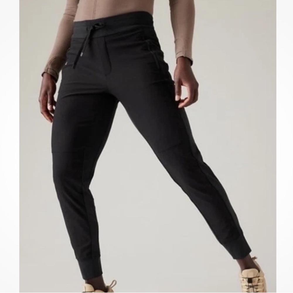 Athleta Headlands Hybrid Trek Joggers in Black